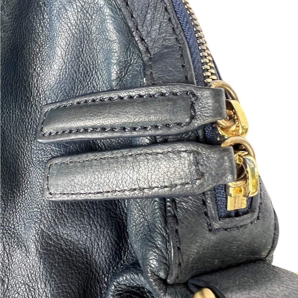 Navy lambskin Givenchy - Picture 4 of 11